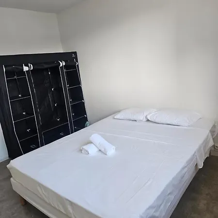 Apartment 2 Minutes From Groupama